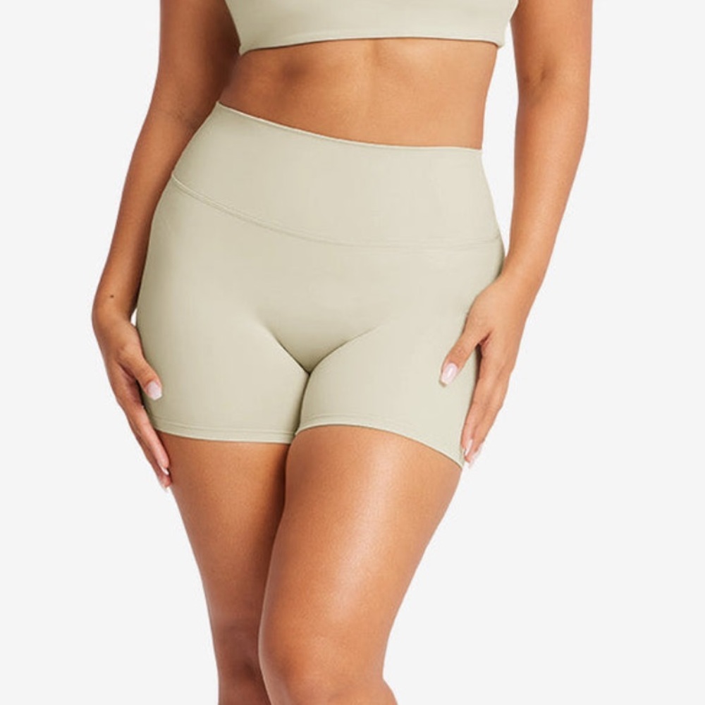 CROP SHOP BOUTIQUE Isabelle mathers freedom chai shorts